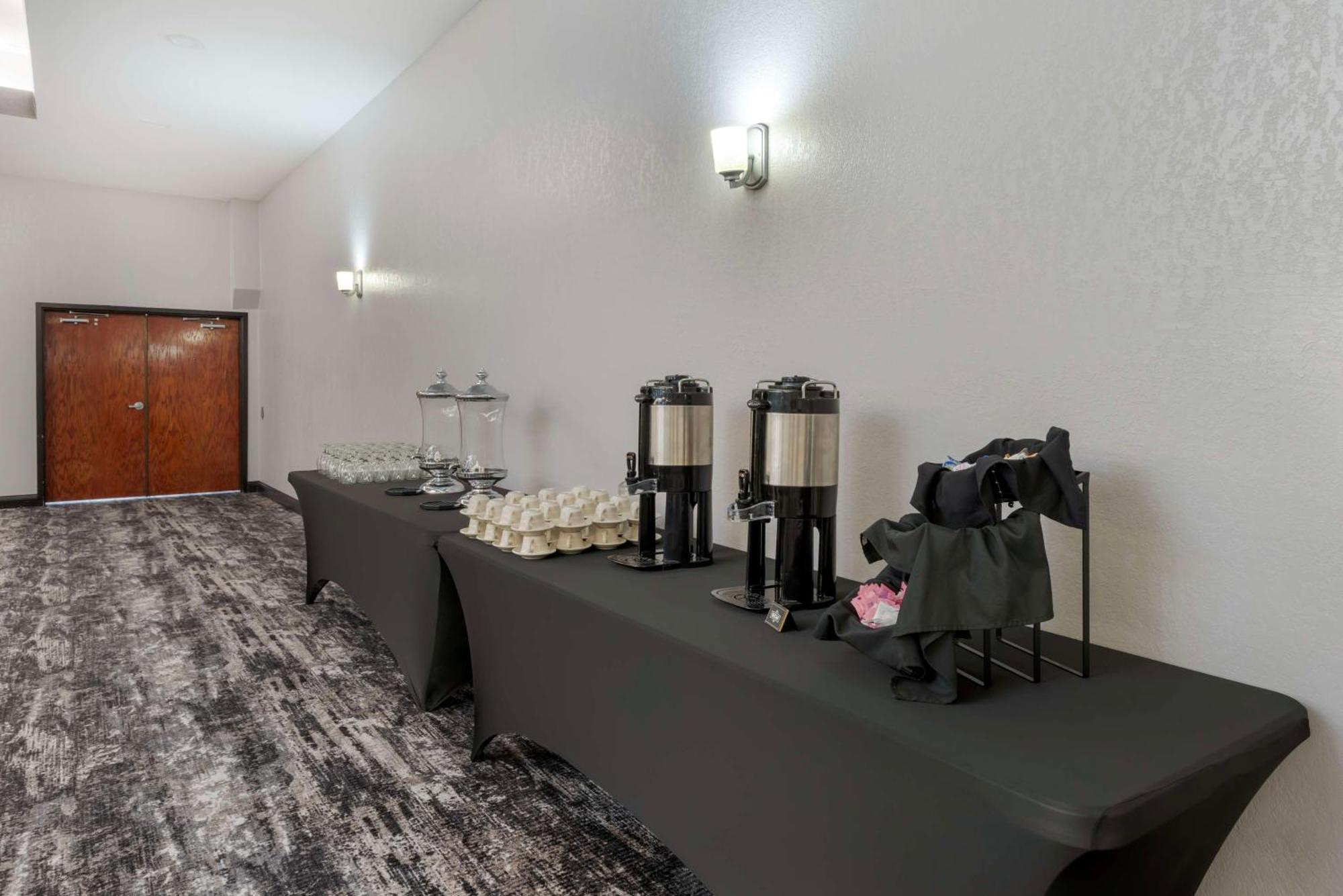 Western Conference Center Hotel 3*